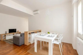 Like at Home - vicino M1 Rossa, Duomo, con parcheggio privato